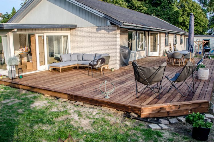 Wooden deck for the entire family.